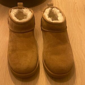 Ugg Classic Ultra Mini Boots EUC SIZE 7 Chestnut
